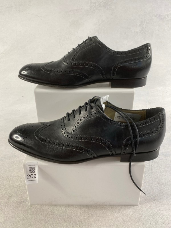 Lot 209  
            Nottingham Prem - Delivery Only 

                
PAUL SMITH MENS SHOES SIZE 8