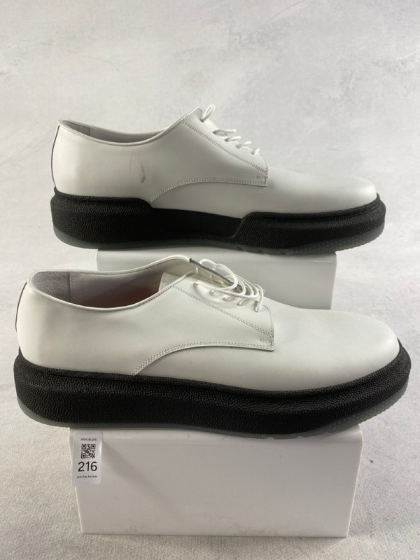 Lot 216  
            Nottingham Prem - Delivery Only 

                
PAUL SMITH MENS SHOES SIZE 9