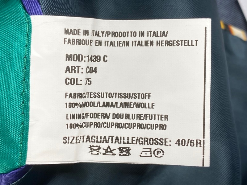 Lot 21  
            Nottingham Prem - Delivery Only 

                
PAUL SMITH MENS BUTTON JACKET.SIZE 40/6R MADE FROM 100% WOOL - Image 4