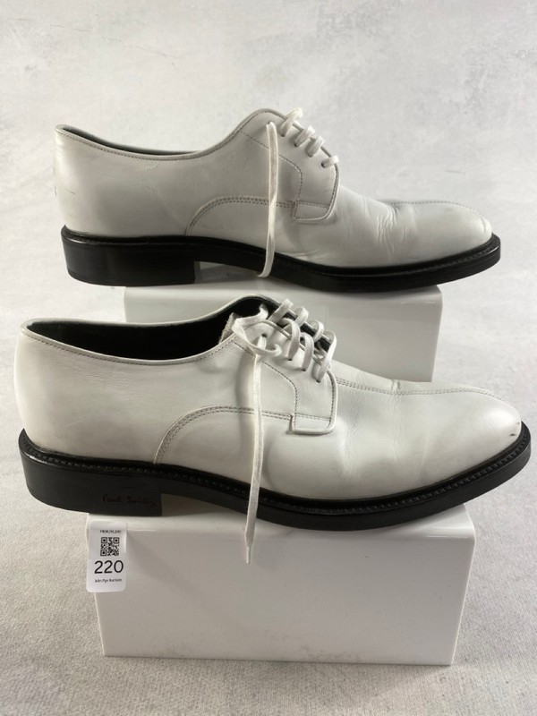 Lot 220  
            Nottingham Prem - Delivery Only 

                
PAUL SMITH MENS SHOES SIZE 9