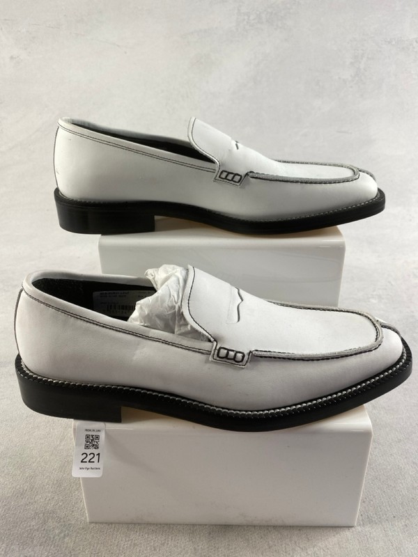 Lot 221  
            Nottingham Prem - Delivery Only 

                
PAUL SMITH MENS SHOES SIZE 8