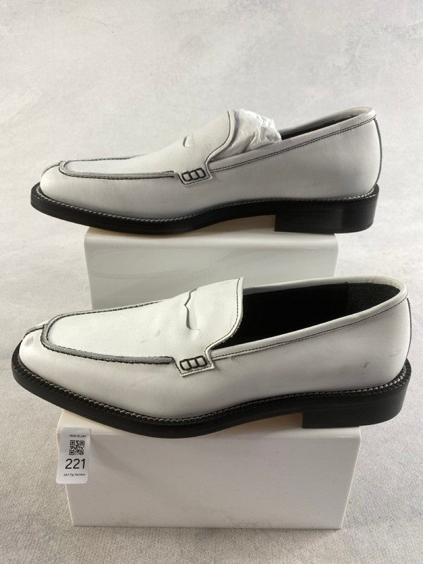 Lot 221  
            Nottingham Prem - Delivery Only 

                
PAUL SMITH MENS SHOES SIZE 8