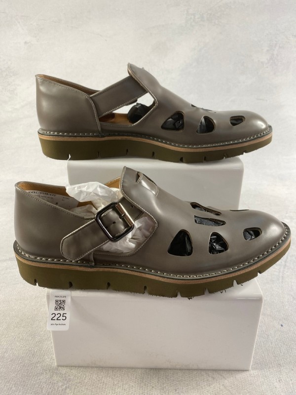 Lot 225  
            Nottingham Prem - Delivery Only 

                
PAUL SMITH MENS SHOES SIZE 8