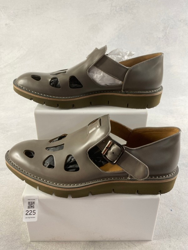 Lot 225  
            Nottingham Prem - Delivery Only 

                
PAUL SMITH MENS SHOES SIZE 8