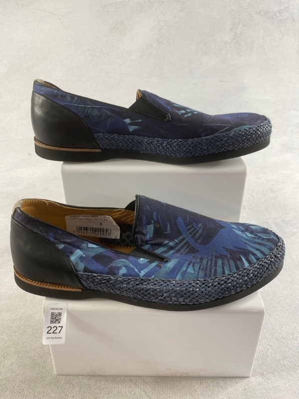 Lot 227  
            Nottingham Prem - Delivery Only 

                
PAUL SMITH MENS SHOES SIZE 8