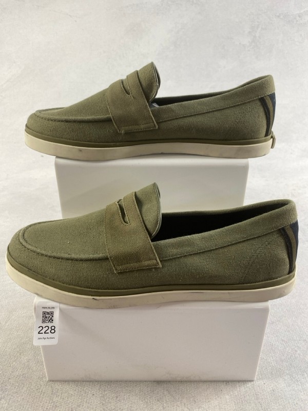 Lot 228  
            Nottingham Prem - Delivery Only 

                
PAUL SMITH MENS SHOES SIZE 8