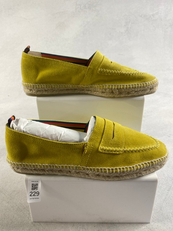 Lot 229  
            Nottingham Prem - Delivery Only 

                
PAUL SMITH MENS SHOES SIZE 8