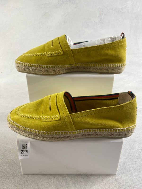 Lot 229  
            Nottingham Prem - Delivery Only 

                
PAUL SMITH MENS SHOES SIZE 8 - Image 2