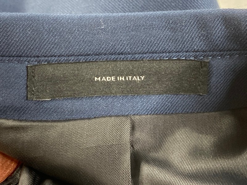 Lot 22  
            Nottingham Prem - Delivery Only 

                
PAUL SMITH MENS BUTTON JACKET.SIZE MAYFAIR FIT MADE FROM 100% WOOL