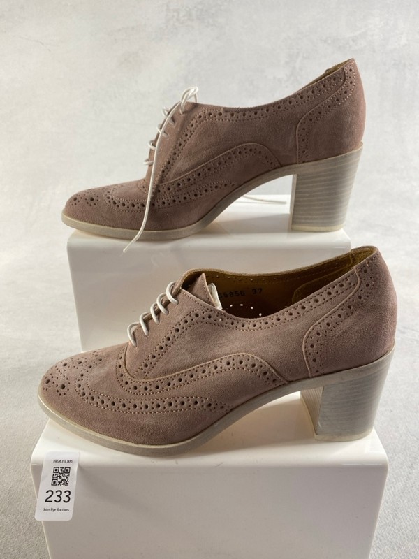 Lot 233  
            Nottingham Prem - Delivery Only 

                
PAUL SMITH MENS SHOES SIZE 37 - Image 2