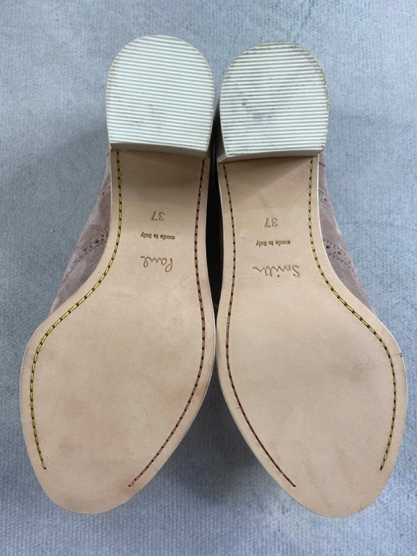 Lot 233  
            Nottingham Prem - Delivery Only 

                
PAUL SMITH MENS SHOES SIZE 37 - Image 4