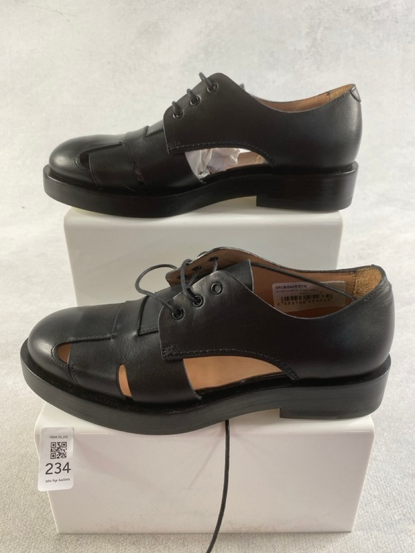 Lot 234  
            Nottingham Prem - Delivery Only 

                
PAUL SMITH MENS SHOES SIZE 37