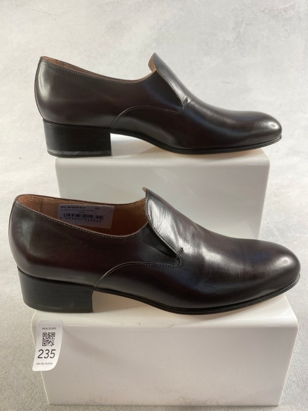 Lot 235  
            Nottingham Prem - Delivery Only 

                
PAUL SMITH MENS SHOES SIZE 37