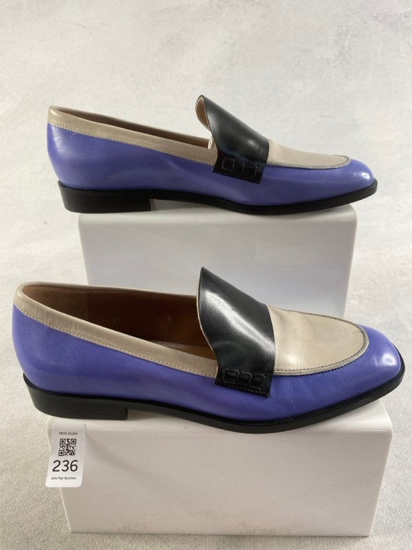 Lot 236  
            Nottingham Prem - Delivery Only 

                
PAUL SMITH MENS SHOES SIZE 37 1/2