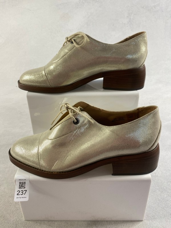 Lot 237  
            Nottingham Prem - Delivery Only 

                
PAUL SMITH MENS SHOES SIZE 37 - Image 2