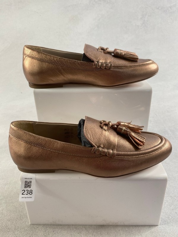 Lot 238  
            Nottingham Prem - Delivery Only 

                
PAUL SMITH MENS SHOES SIZE 37