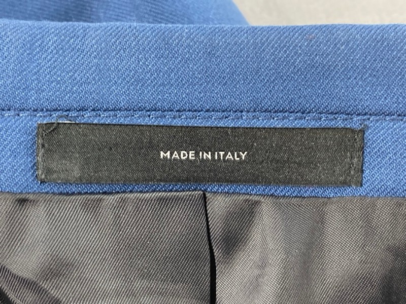 Lot 23  
            Nottingham Prem - Delivery Only 

                
PAUL SMITH MENS BUTTON JACKET.SIZE MAYFAIR FIT MADE FROM 100% WOOL