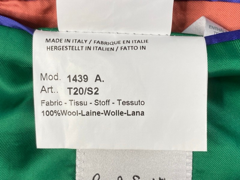 Lot 23  
            Nottingham Prem - Delivery Only 

                
PAUL SMITH MENS BUTTON JACKET.SIZE MAYFAIR FIT MADE FROM 100% WOOL