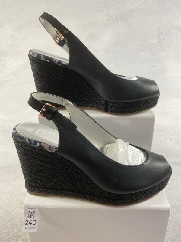 Lot 240  
            Nottingham Prem - Delivery Only 

                
PAUL SMITH MENS SHOES SIZE 37