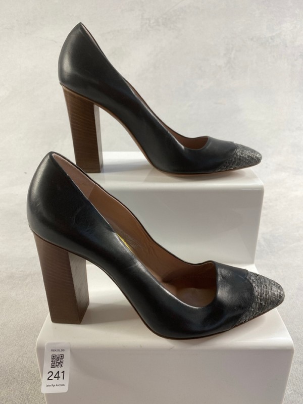 Lot 241  
            Nottingham Prem - Delivery Only 

                
PAUL SMITH MENS SHOES SIZE 37