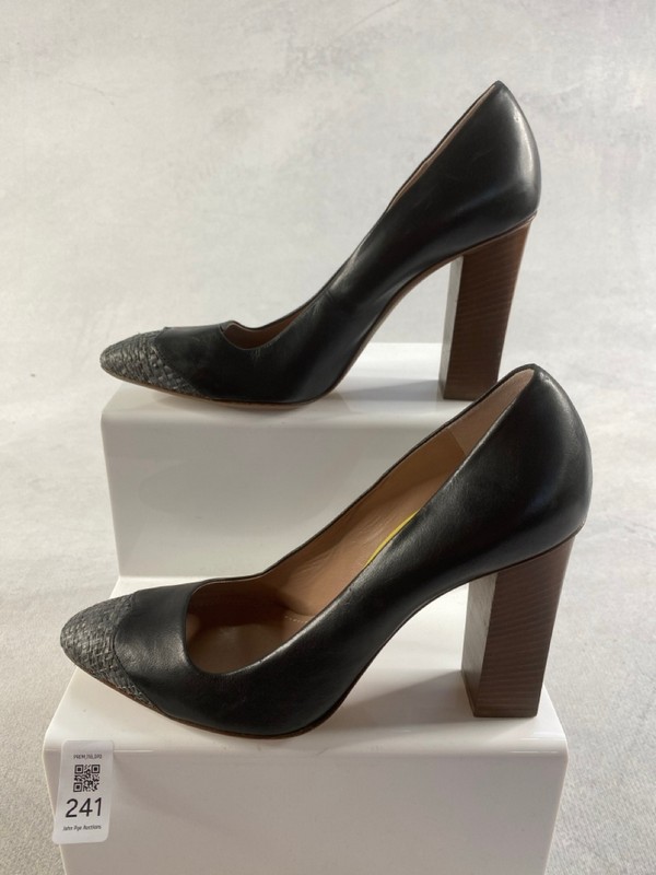 Lot 241  
            Nottingham Prem - Delivery Only 

                
PAUL SMITH MENS SHOES SIZE 37