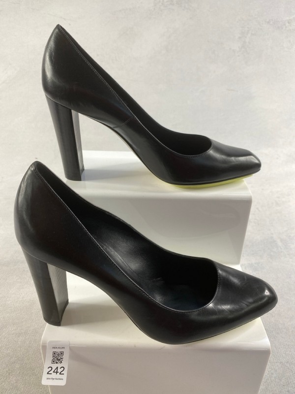 Lot 242  
            Nottingham Prem - Delivery Only 

                
PAUL SMITH MENS SHOES SIZE 41