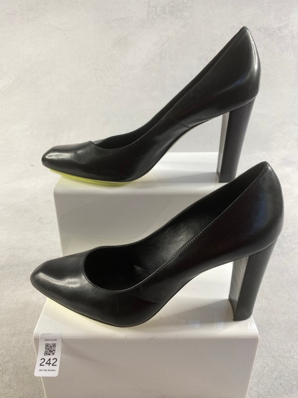 Lot 242  
            Nottingham Prem - Delivery Only 

                
PAUL SMITH MENS SHOES SIZE 41 - Image 2