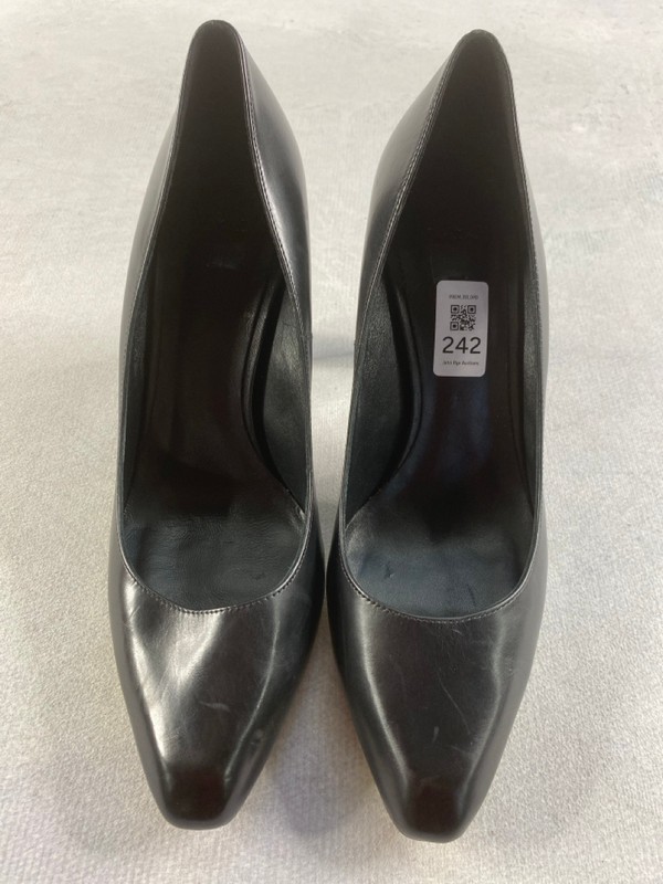 Lot 242  
            Nottingham Prem - Delivery Only 

                
PAUL SMITH MENS SHOES SIZE 41 - Image 3