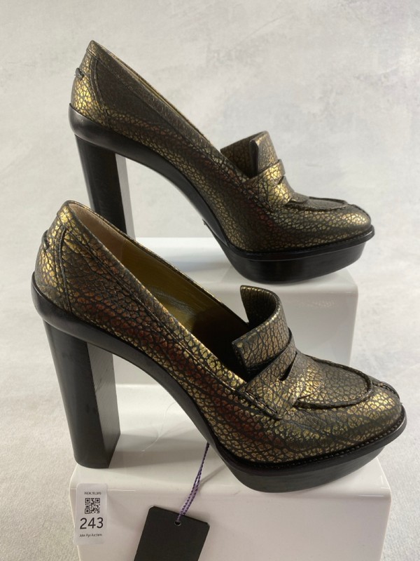 Lot 243  
            Nottingham Prem - Delivery Only 

                
PAUL SMITH MENS SHOES SIZE 41