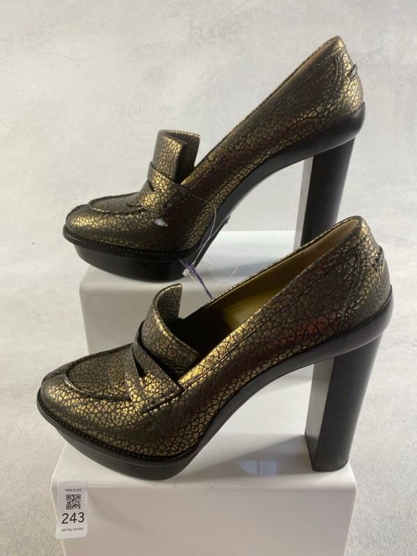 Lot 243  
            Nottingham Prem - Delivery Only 

                
PAUL SMITH MENS SHOES SIZE 41