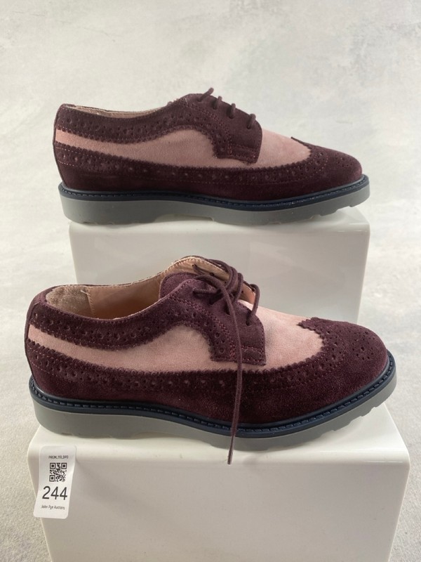 Lot 244  
            Nottingham Prem - Delivery Only 

                
PAUL SMITH JUNIOR SHOES SIZE 34