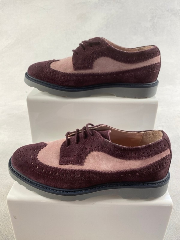 Lot 244  
            Nottingham Prem - Delivery Only 

                
PAUL SMITH JUNIOR SHOES SIZE 34