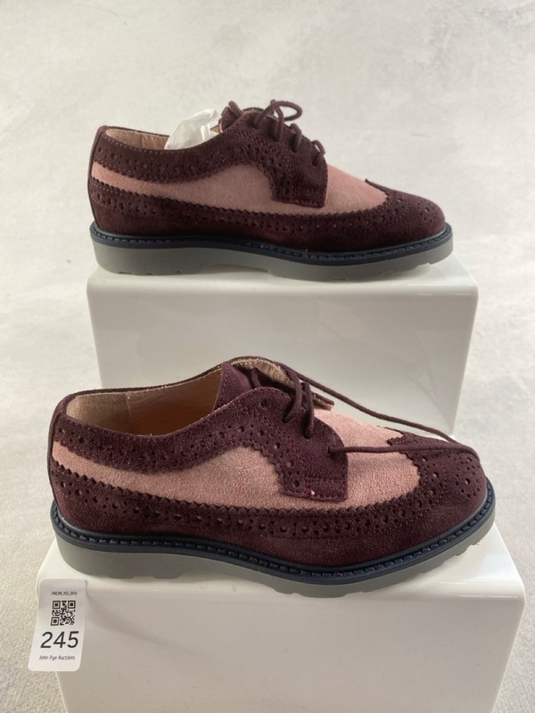 Lot 245  
            Nottingham Prem - Delivery Only 

                
PAUL SMITH MENS SHOES SIZE  31