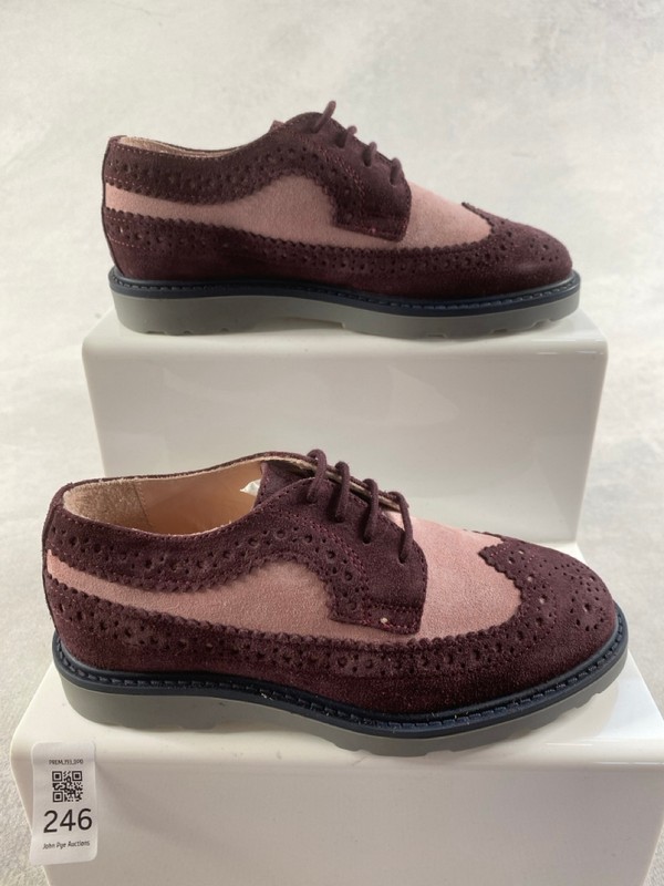 Lot 246  
            Nottingham Prem - Delivery Only 

                
PAUL SMITH MENS SHOES SIZE 30