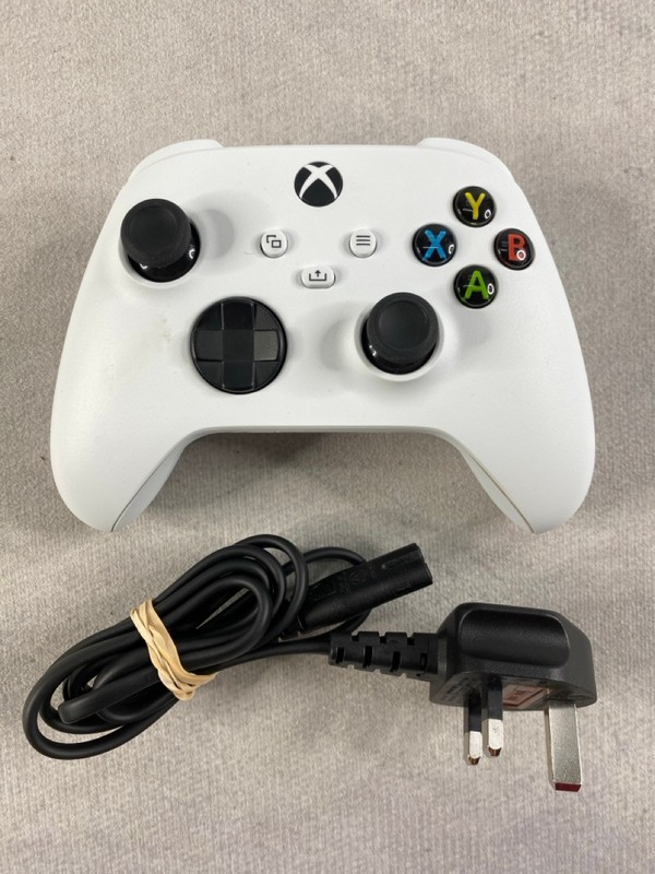 Lot 269  
            Nottingham Prem - Delivery Only 

                
MICROSOFT XBOX SERIES X (DIGITAL EDITION) GAMING CONSOLE: MODEL NO 1882 (WITH BOX... - Image 3