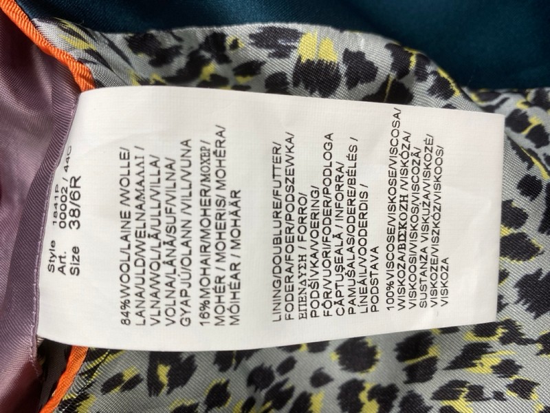 Lot 26  
            Nottingham Prem - Delivery Only 

                
PAUL SMITH MENS BUTTON JACKET.SIZE 38/6R