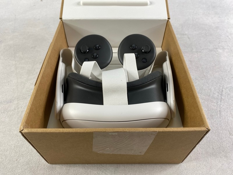 Lot 275  
            Nottingham Prem - Delivery Only 

                
META QUEST 3 (512GB) MIXED REALITY HEADSET. (WITH BOX & ACCESSORIES)  [JPTN48693]