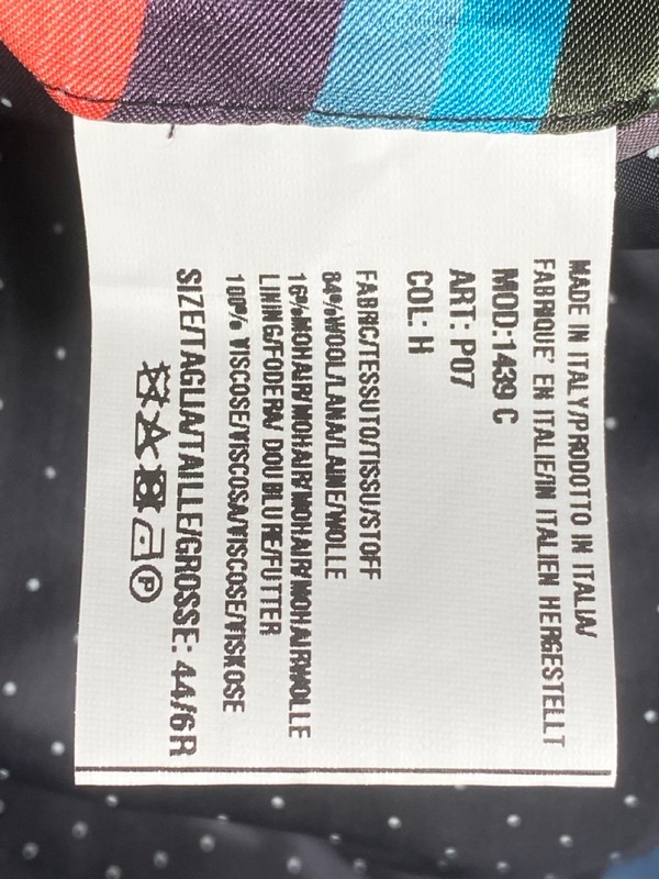 Lot 27  
            Nottingham Prem - Delivery Only 

                
PAUL SMITH MENS BUTTON JACKET.SIZE 44/6R - Image 4