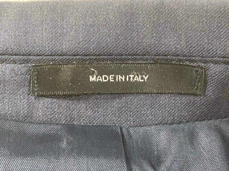 Lot 30  
            Nottingham Prem - Delivery Only 

                
PAUL SMITH MENS BUTTON JACKET.SIZE R38 MADE FROM 100% WOOL