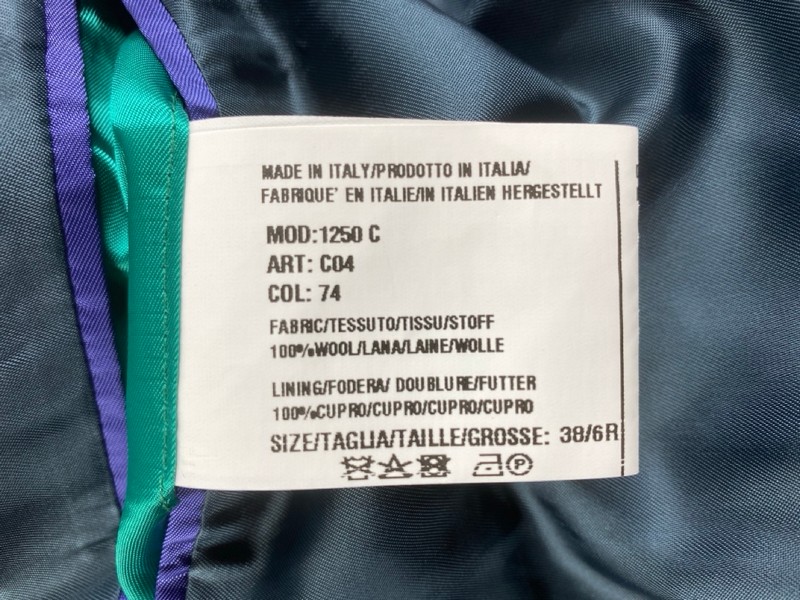 Lot 31  
            Nottingham Prem - Delivery Only 

                
PAUL SMITH MENS BUTTON JACKET.SIZE 38/6R MADE FROM 100% WOOL - Image 4