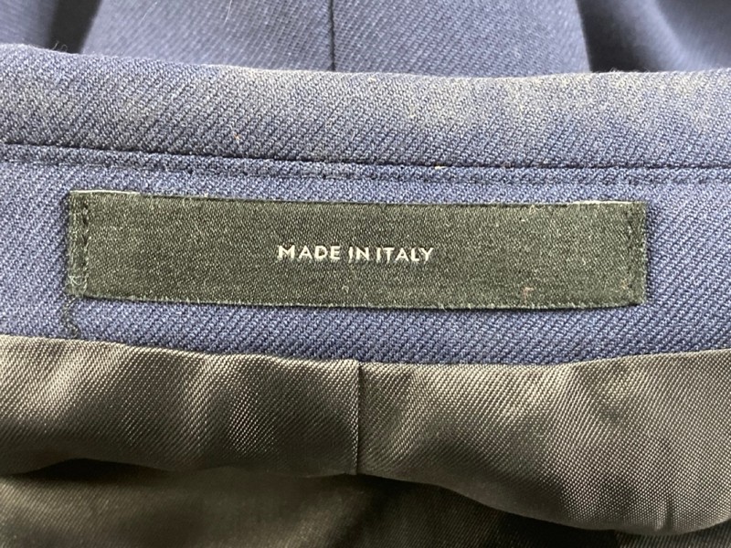 Lot 32  
            Nottingham Prem - Delivery Only 

                
PAUL SMITH MENS BUTTON JACKET.SIZE 38/6R MADE FROM 100% WOOL