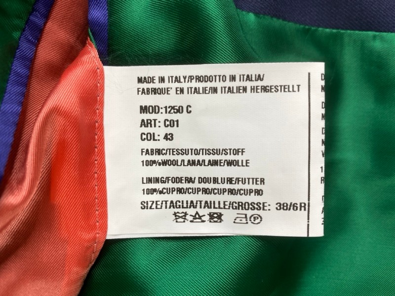 Lot 32  
            Nottingham Prem - Delivery Only 

                
PAUL SMITH MENS BUTTON JACKET.SIZE 38/6R MADE FROM 100% WOOL