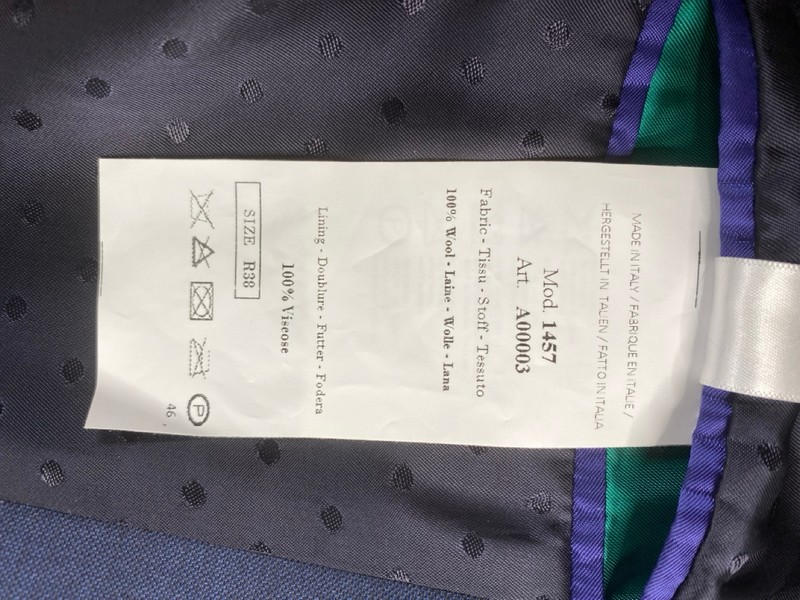 Lot 33  
            Nottingham Prem - Delivery Only 

                
PAUL SMITH MENS BUTTON JACKET.SIZE R38 MADE FROM 100% WOOL - Image 4