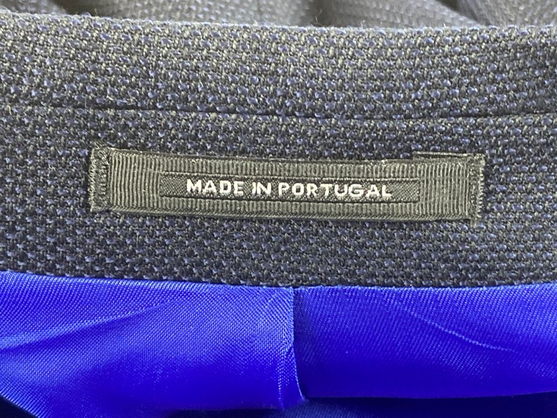 Lot 43  
            Nottingham Prem - Delivery Only 

                
PAUL SMITH MENS BUTTON JACKET.SIZE 38 - Image 3