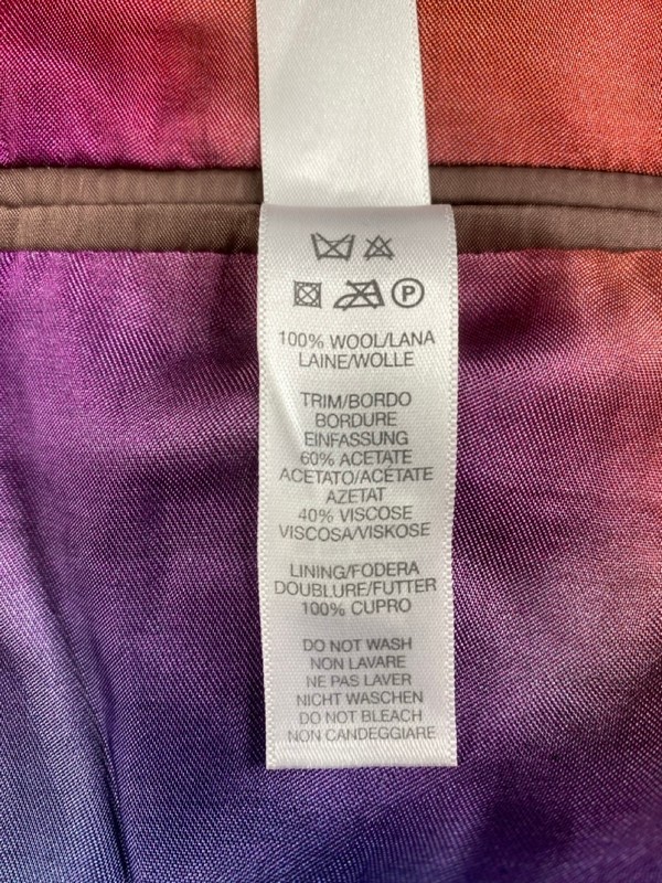 Lot 44  
            Nottingham Prem - Delivery Only 

                
PAUL SMITH MENS BUTTON JACKET.SIZE 38 - Image 4