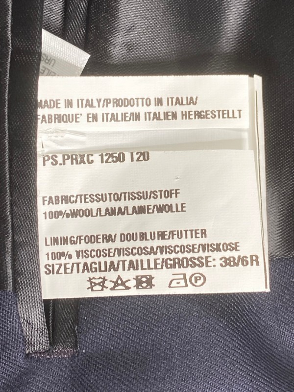 Lot 48  
            Nottingham Prem - Delivery Only 

                
PAUL SMITH MENS BUTTON JACKET.SIZE 38/6R MADE FROM 100% WOOL - Image 4