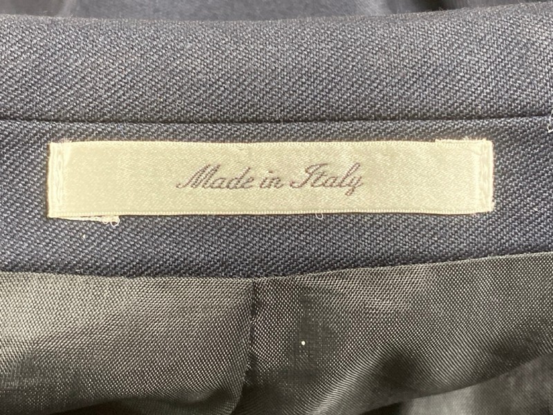 Lot 49  
            Nottingham Prem - Delivery Only 

                
PAUL SMITH MENS BUTTON JACKET.SIZE 38 - Image 3