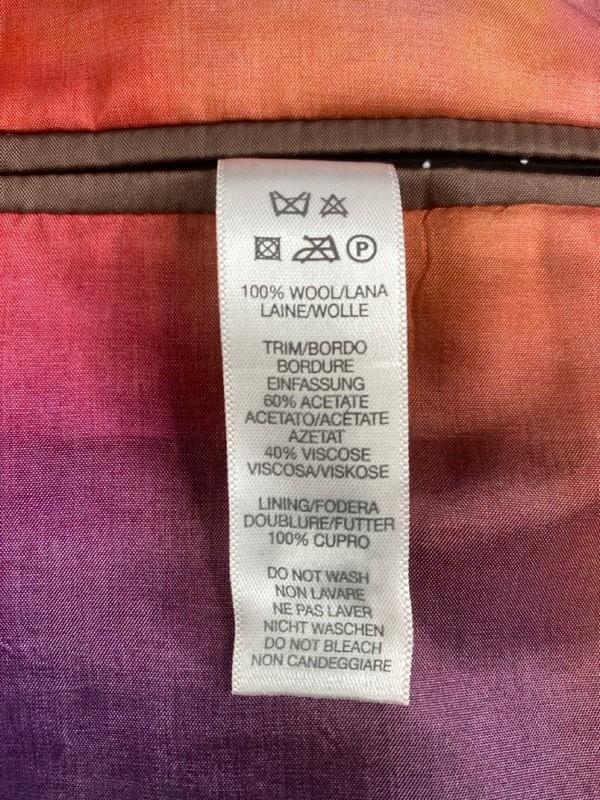 Lot 49  
            Nottingham Prem - Delivery Only 

                
PAUL SMITH MENS BUTTON JACKET.SIZE 38 - Image 4