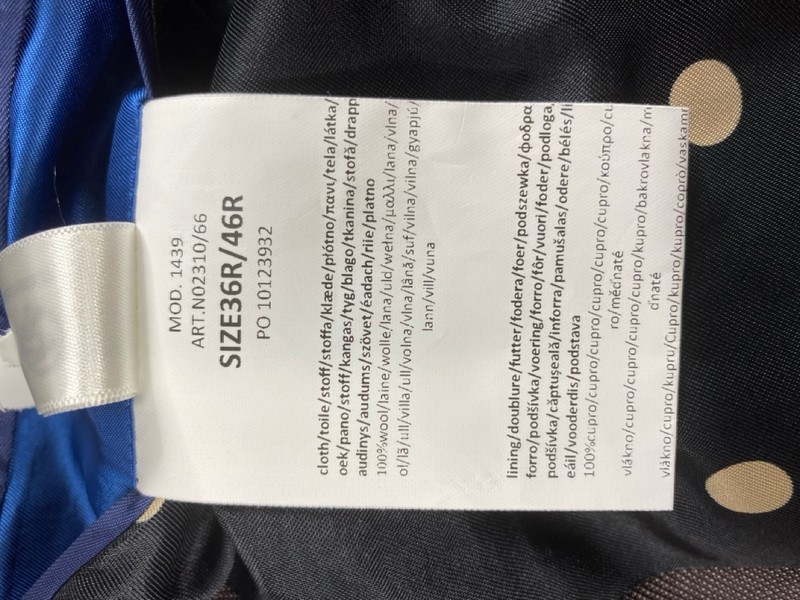 Lot 4  
            Nottingham Prem - Delivery Only 

                
PAUL SMITH MENS BUTTON JACKET.SIZE 36R/46R - Image 4