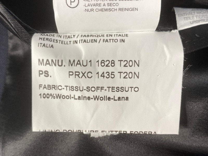 Lot 50  
            Nottingham Prem - Delivery Only 

                
PAUL SMITH MENS BUTTON JACKET.SIZE 38 - Image 4